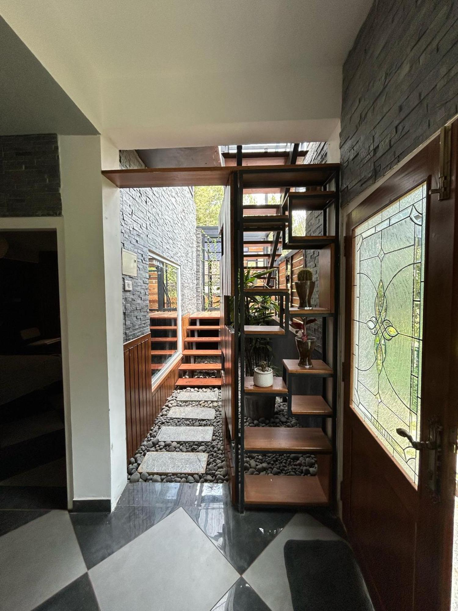Kv By Halcyon Traveltech Appartement Anachal Buitenkant foto