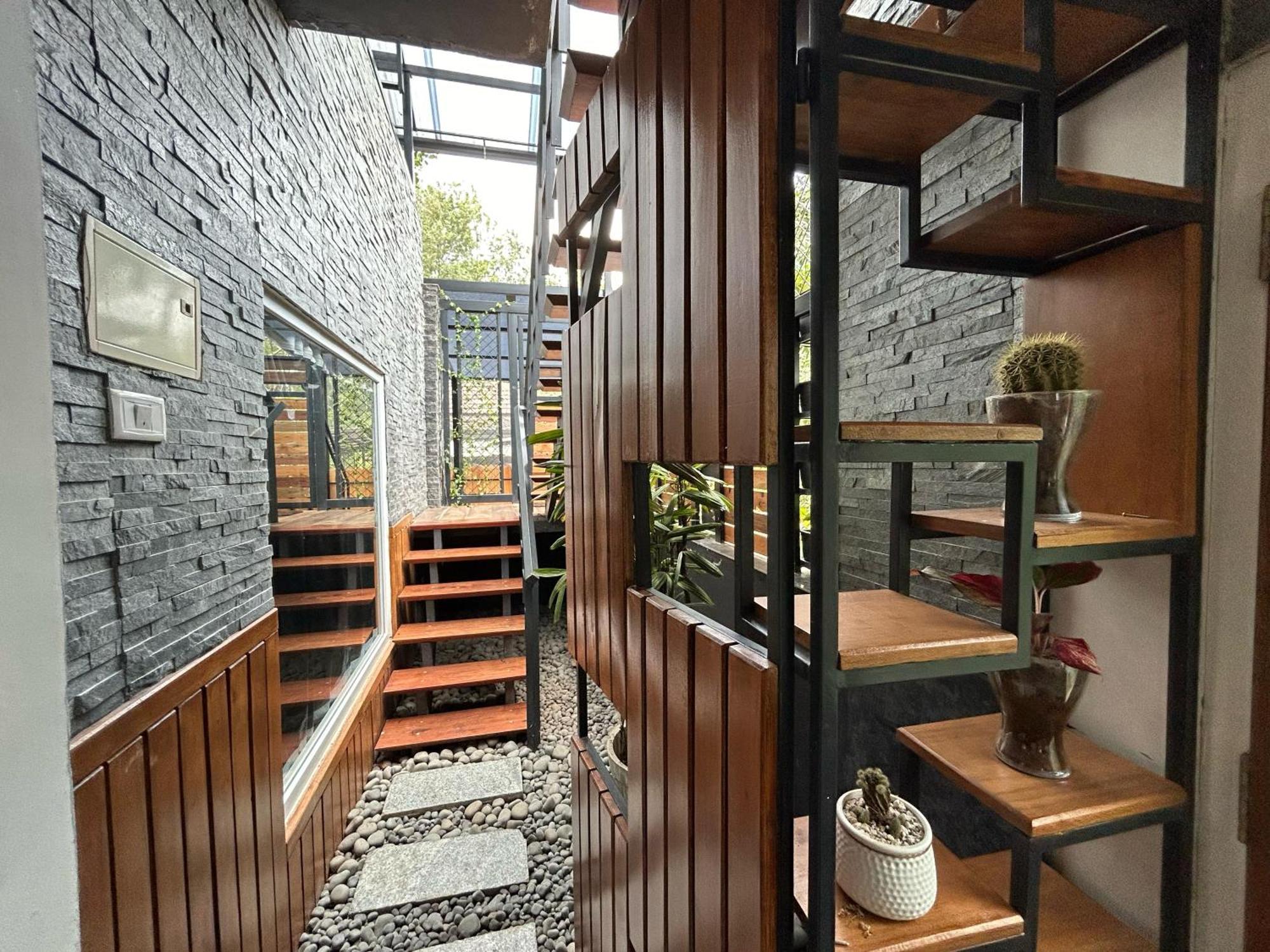 Kv By Halcyon Traveltech Appartement Anachal Buitenkant foto