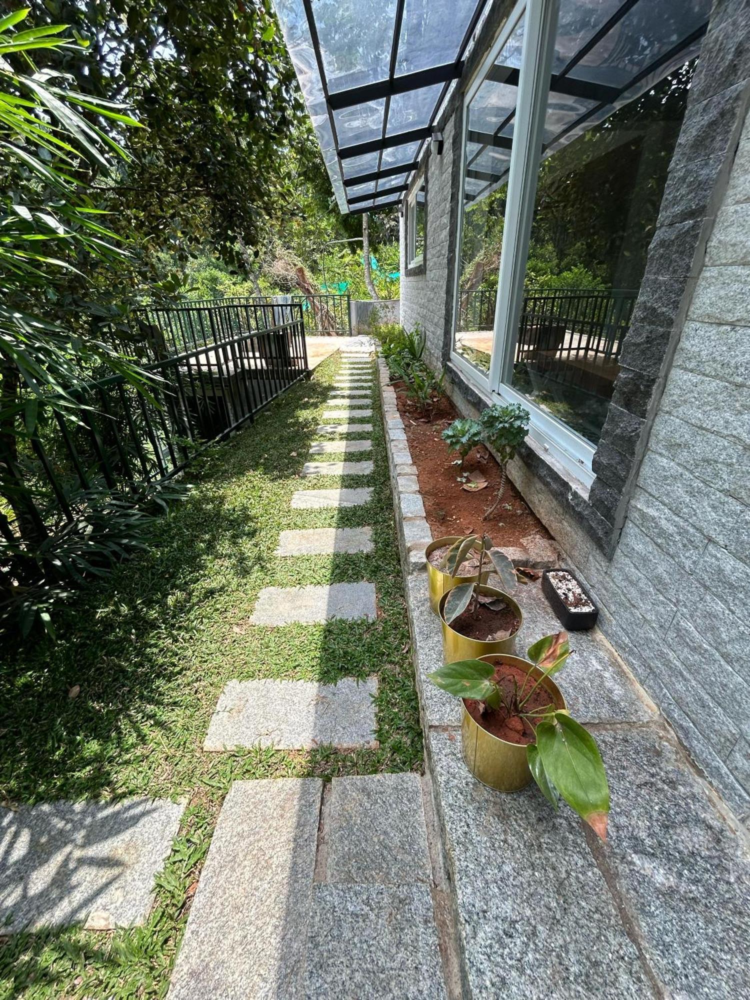 Kv By Halcyon Traveltech Appartement Anachal Buitenkant foto