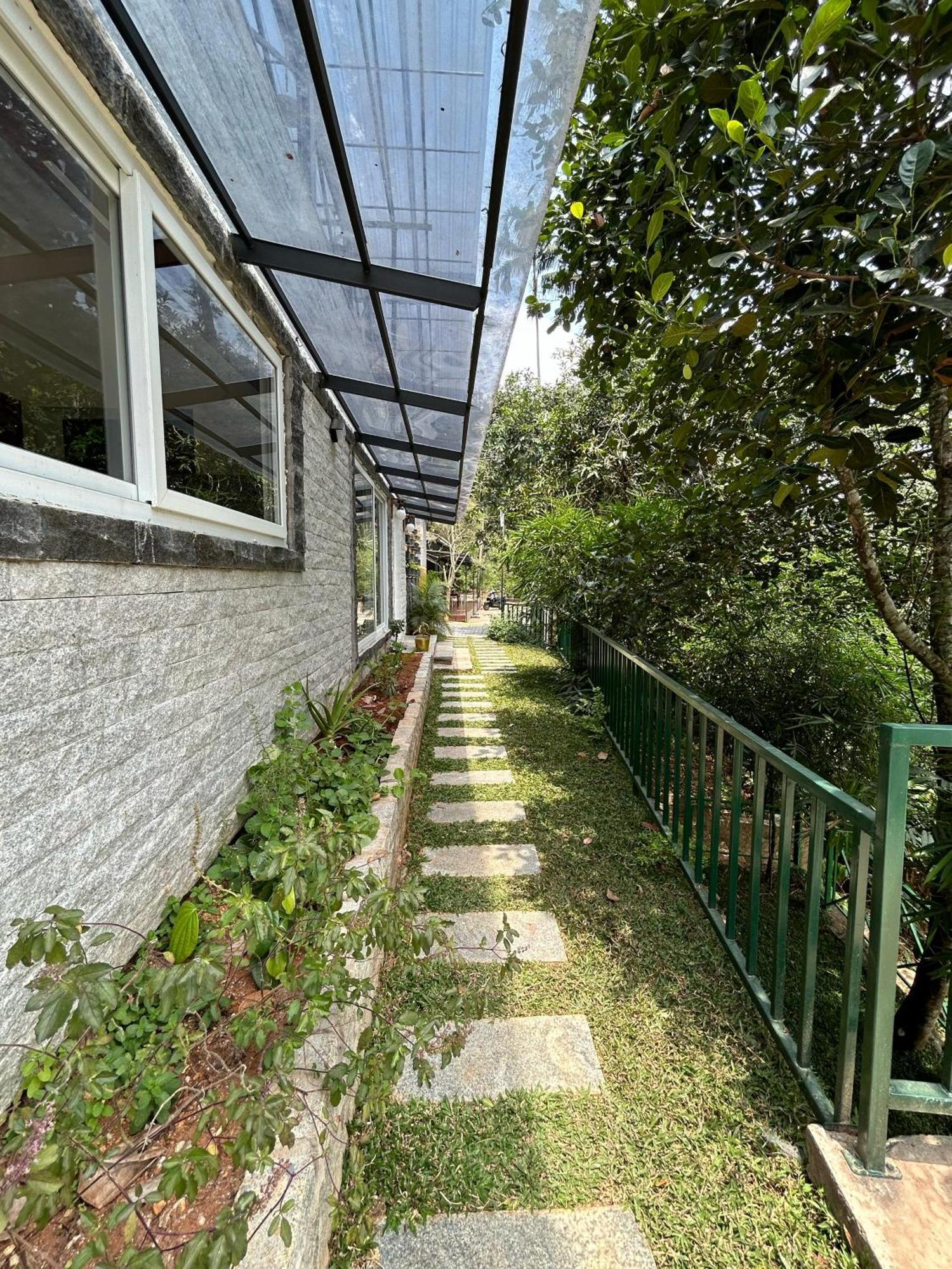 Kv By Halcyon Traveltech Appartement Anachal Buitenkant foto